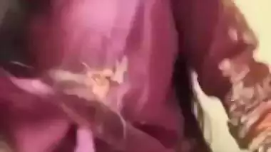 Desi nude girl strips and shoots her nude MMS for her lover