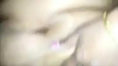 Desi mature aunty shaving her pussy hair by self and hubby recording
