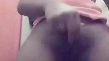 Fingers with blue manicure help Indian wench explore porn cavity