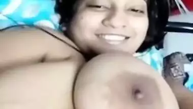 Exposing tits is the first XXX thing for the Indian to do after waking up