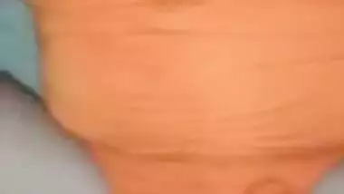 حليمة القحبة تتحوا مع عباس الفحل مول لحانوت فاش طلع ليها لبوطة لدار ولقاها عرانية وهو يجبدو وخشها في