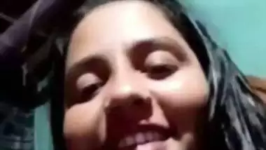 Chubby village aunty shows nude figure on video call