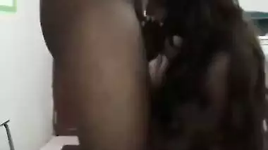 Shri Lankan girl records her blowjob MMS and cum drop