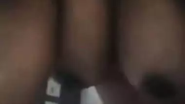 Chubby and dusky desi girl nude video making viral MMS
